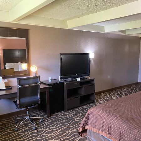 Economy Inn North Randall מראה חיצוני תמונה