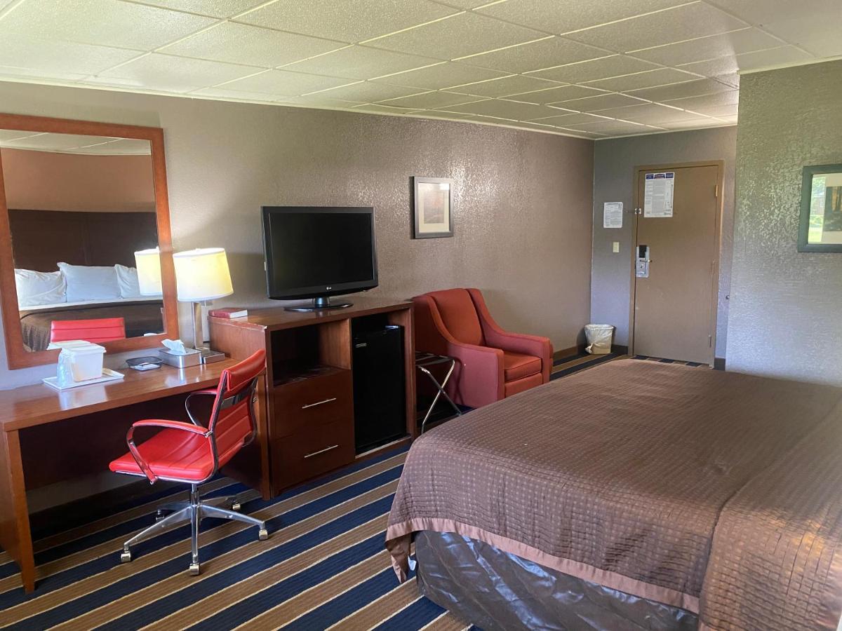 Economy Inn North Randall מראה חיצוני תמונה