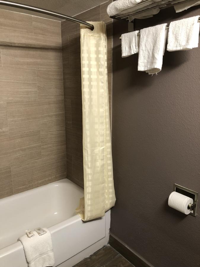 Economy Inn North Randall מראה חיצוני תמונה