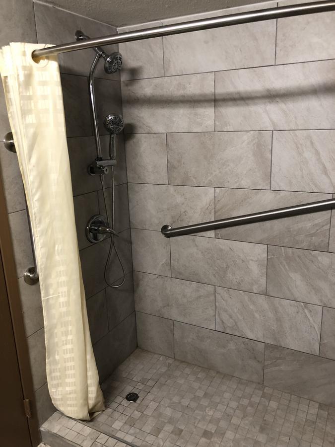 Economy Inn North Randall מראה חיצוני תמונה