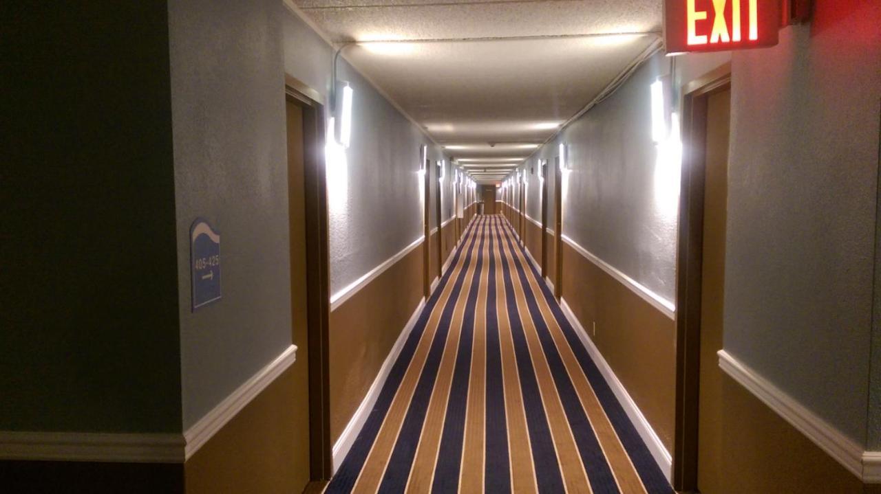 Economy Inn North Randall מראה חיצוני תמונה